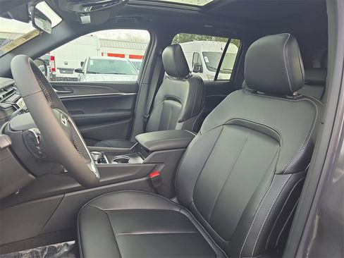 New 2025 Jeep Grand Cherokee Limited image 15