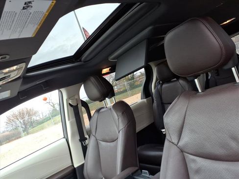 Certified 2023 Toyota Sienna Platinum image 9