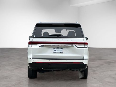 Used 2024 Lincoln Navigator Reserve AWD/4WD image 4