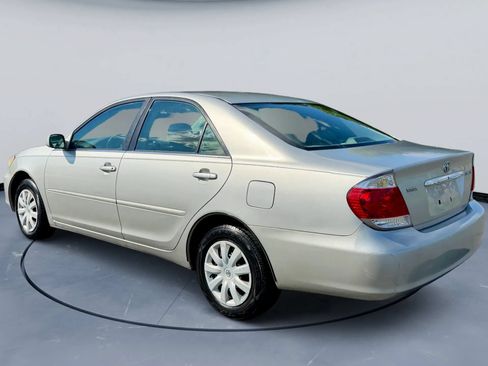 Used 2005 Toyota Camry LE FWD image 5