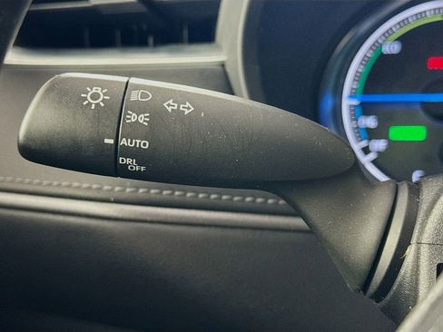 Used 2021 Toyota Venza Limited image 12