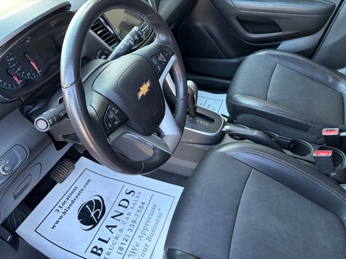 Used 2019 Chevrolet Trax LT w/ LT Convenience Package image 12