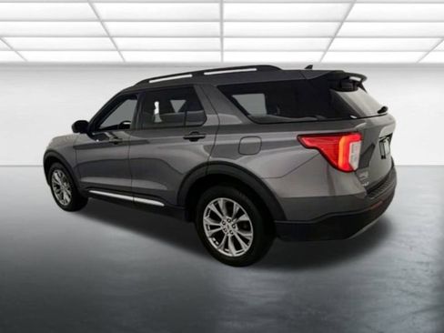 Used 2022 Ford Explorer XLT w/ Equipment Group 202A image 6