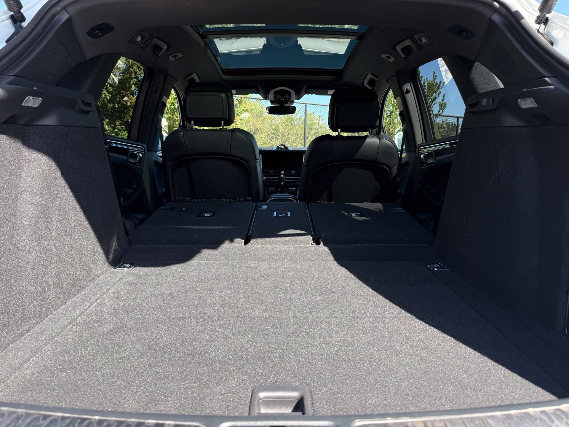 Used 2026 Porsche Macan AWD/4WD image 34