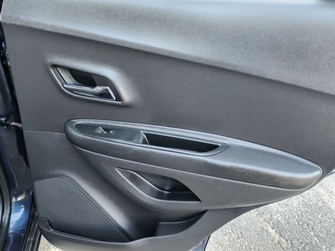 Used 2019 Chevrolet Trax LS FWD image 17