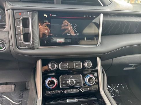 Used 2024 GMC Yukon XL Denali image 21