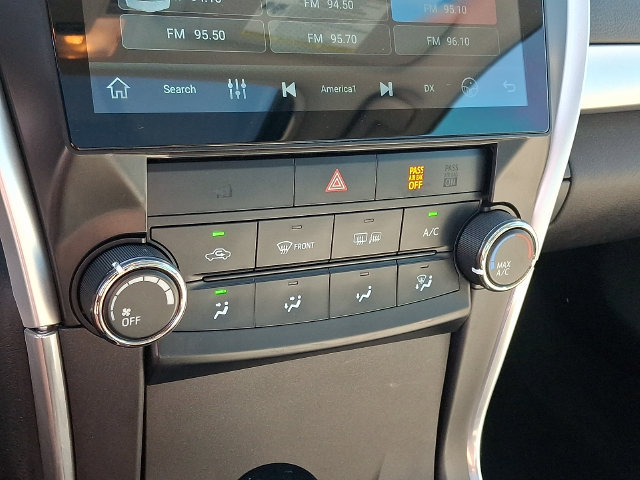 Used 2015 Toyota Camry SE w/ Moonroof Package FWD image 15