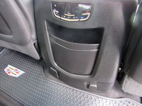 Used 2017 Cadillac Escalade Luxury AWD/4WD image 38