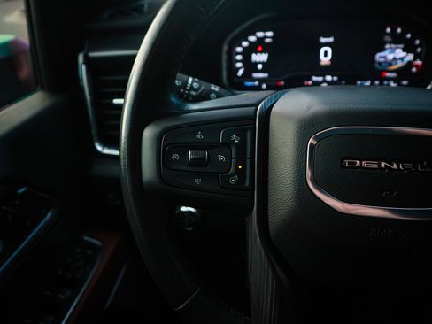 Used 2025 GMC Sierra 2500 Denali Ultimate image 19