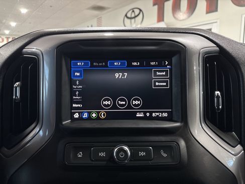 Used 2021 Chevrolet Silverado 1500 Custom image 17