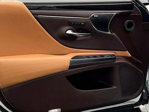 Used 2021 Lexus ES 250 w/ Luxury Package image 18