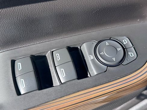 Used 2023 GMC Acadia SLE w/ Driver Convenience Package image 29