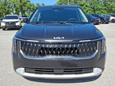 Used 2025 Kia Carnival FWD image 2