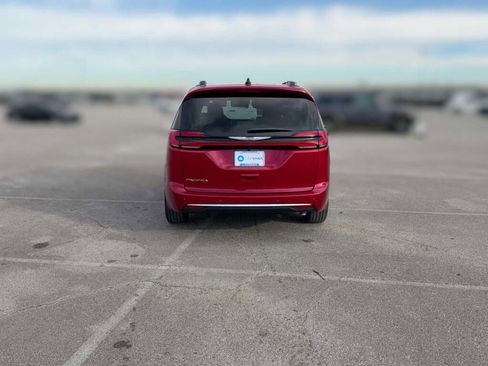 New 2026 Chrysler Pacifica Pinnacle image 10