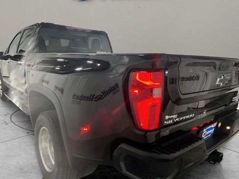 Used 2024 Chevrolet Silverado 3500 High Country w/ High Country Premium Package image 3