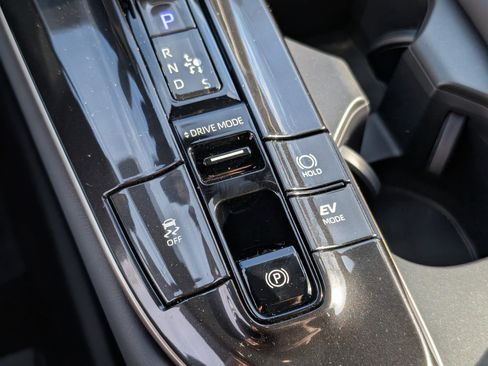 New 2025 Toyota Crown Signia image 21