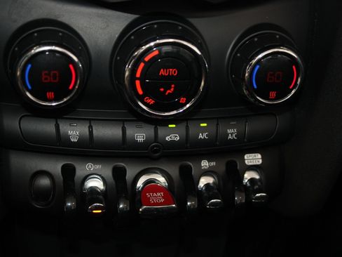 Used 2018 MINI Cooper Cooper image 15