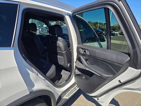 Used 2025 BMW X5 xDrive50e AWD/4WD image 14