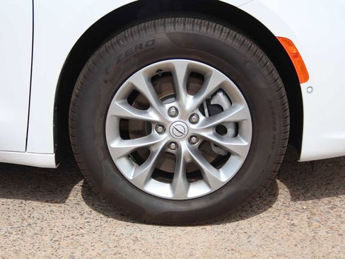 New 2025 Chrysler Pacifica Select AWD/4WD image 15