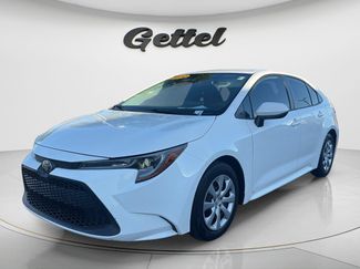 Used 2020 Toyota Corolla LE FWD video 1