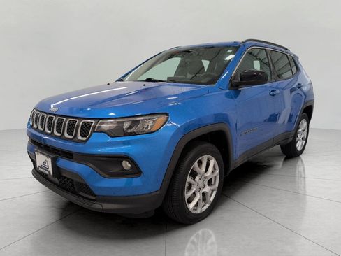 Used 2023 Jeep Compass Latitude AWD/4WD image 14