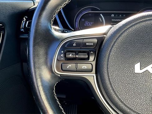 Used 2022 Kia Niro EX image 11