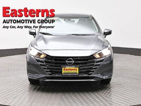 Used 2023 Nissan Versa SV image 2