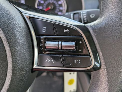 Used 2022 Kia Forte LXS image 9
