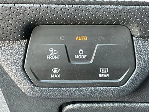 Used 2024 Volkswagen Atlas SE FWD image 33