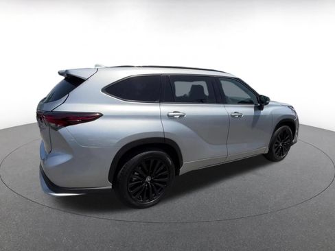 Used 2025 Toyota Highlander XSE AWD/4WD image 11