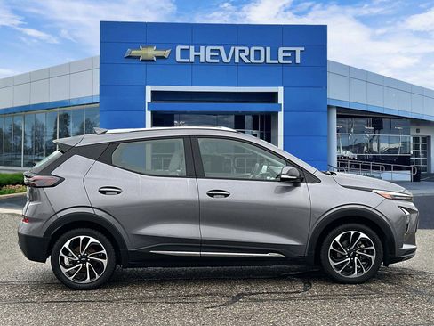 Used 2023 Chevrolet Bolt EUV Premier w/ Sun & Sound Package image 5