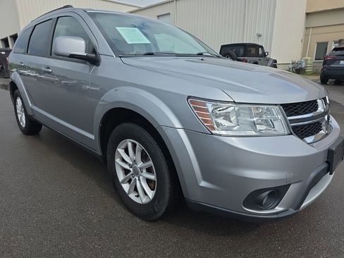 Used 2017 Dodge Journey SXT w/ Comfort/Convenience Group AWD/4WD image 3