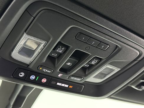 Used 2022 Chevrolet Silverado 3500 High Country image 18