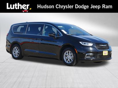 Used 2026 Chrysler Pacifica Select