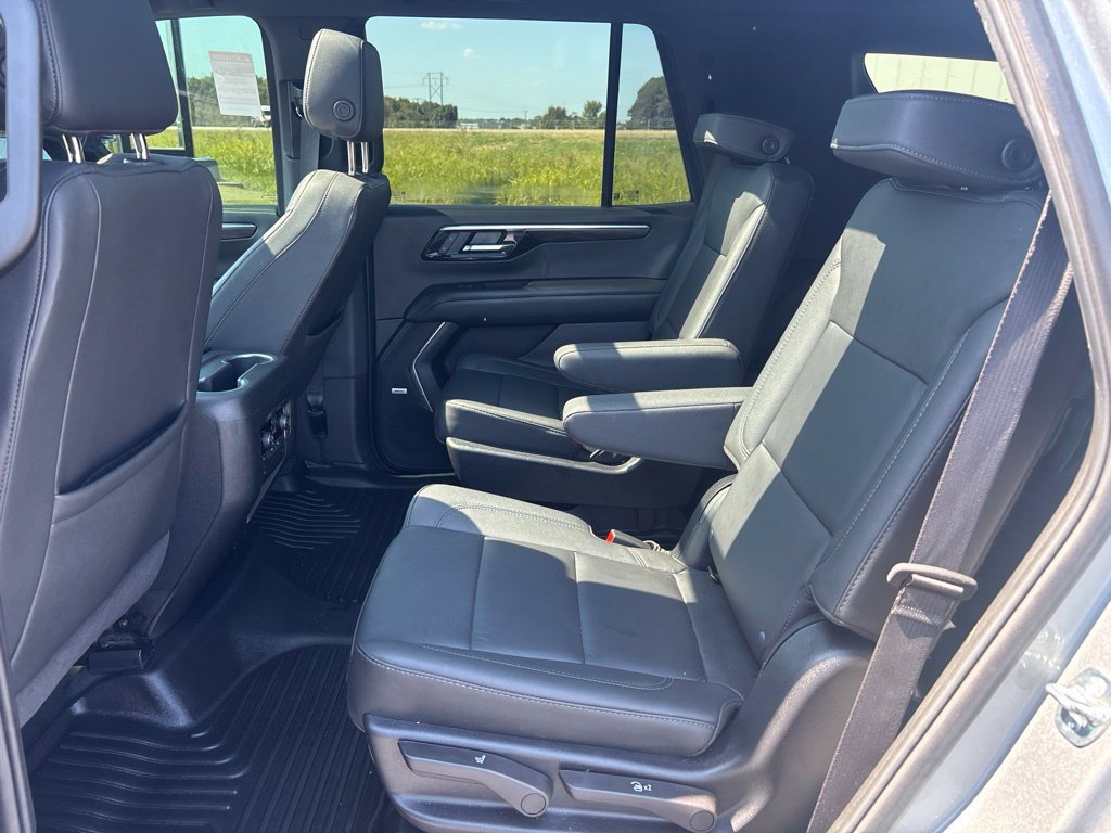 Used 2025 Chevrolet Tahoe Z71 w/ Comfort Package AWD/4WD image 12