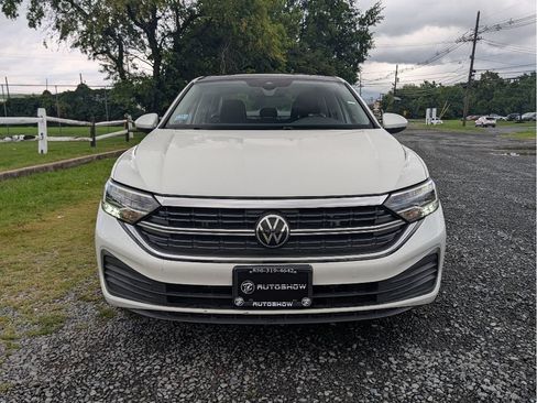 Used 2023 Volkswagen Jetta SE FWD image 2