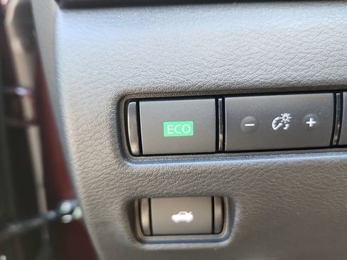 Certified 2025 Nissan Sentra SV FWD image 23