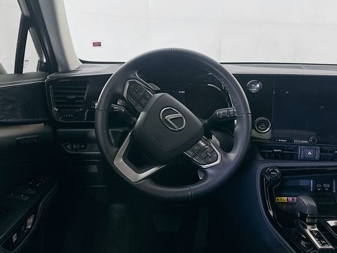 Used 2024 Lexus NX 250 FWD image 18