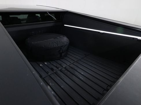 Used 2024 Tesla Cybertruck AWD Crew Cab image 8