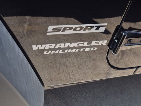 Used 2017 Jeep Wrangler Unlimited Sport w/ Quick Order Package 24S AWD/4WD image 10