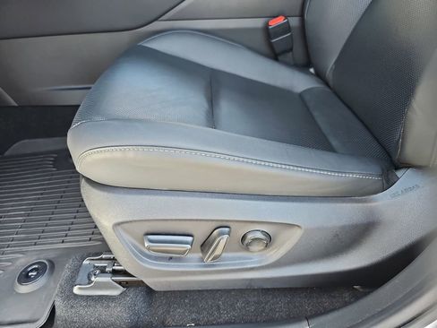 Used 2025 Toyota Crown Limited image 17