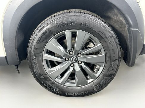Used 2024 Nissan Pathfinder SV w/ SV Premium Package AWD/4WD image 11