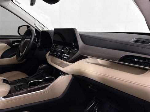 Used 2023 Toyota Highlander Limited image 41