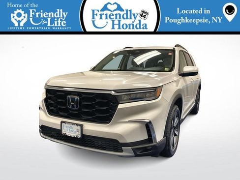 Certified 2025 Honda Pilot Touring image 1