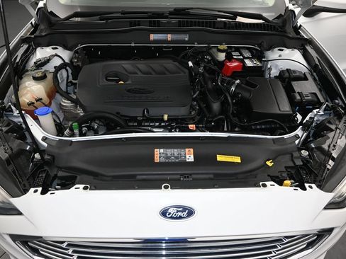 Used 2017 Ford Fusion SE w/ Fusion SE Technology Package FWD image 12
