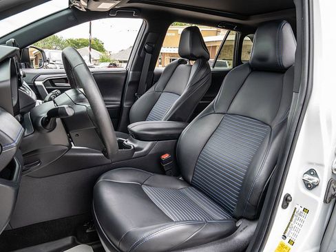 Used 2023 Toyota RAV4 XSE AWD/4WD image 15