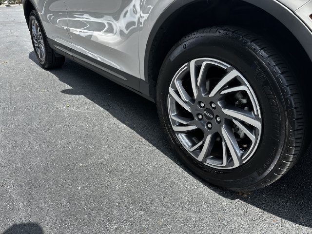 Certified 2024 Lincoln Corsair AWD w/ Equipment Group 101A image 11
