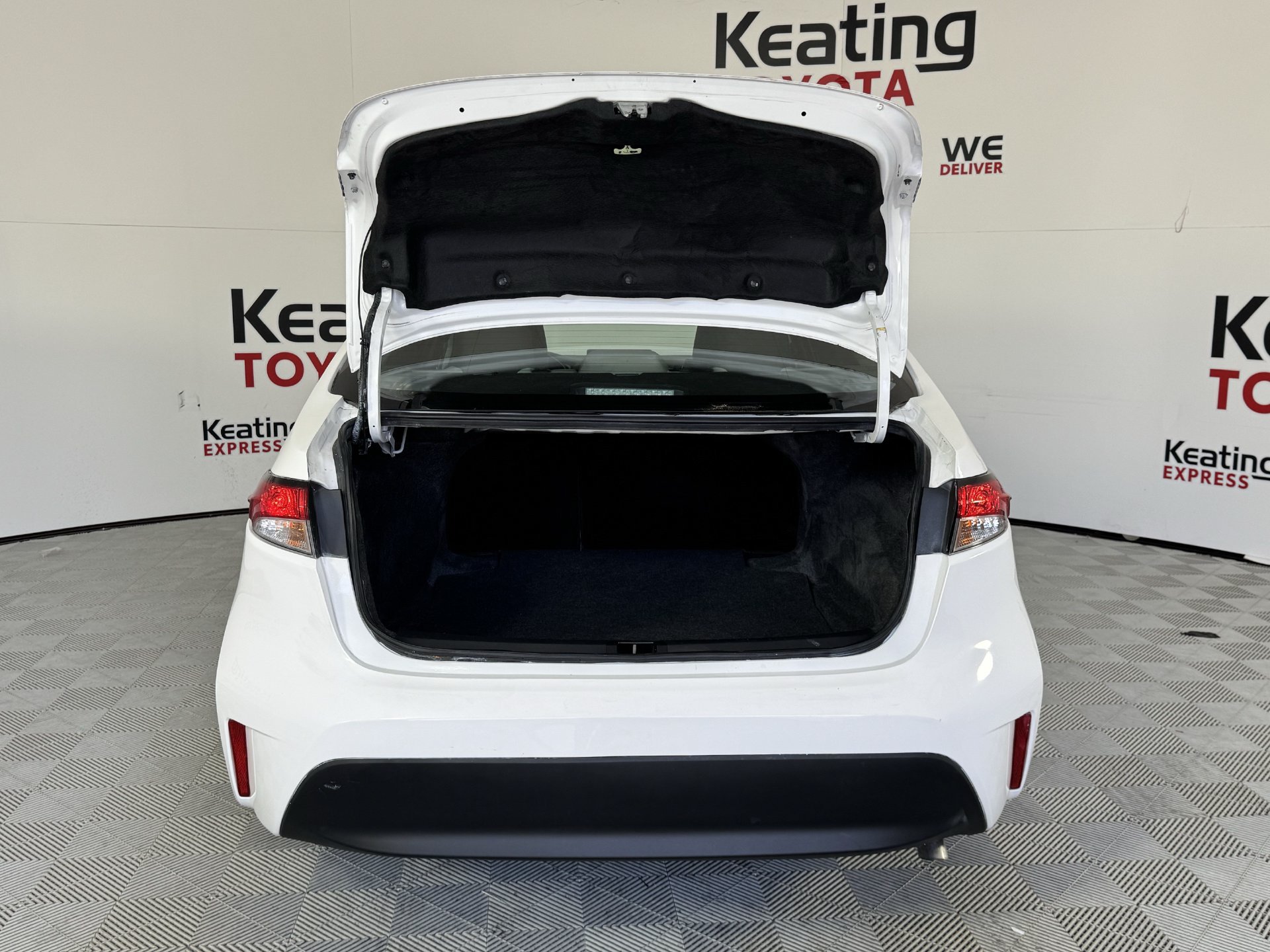 Used 2025 Toyota Corolla LE FWD image 17
