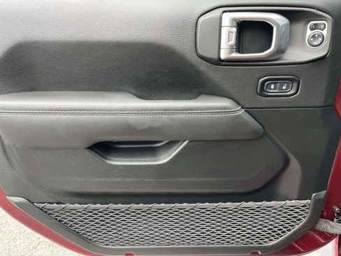 Used 2021 Jeep Wrangler Unlimited Sahara image 12