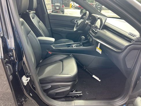 New 2025 Jeep Compass Latitude w/ Sun & Sound Group image 22